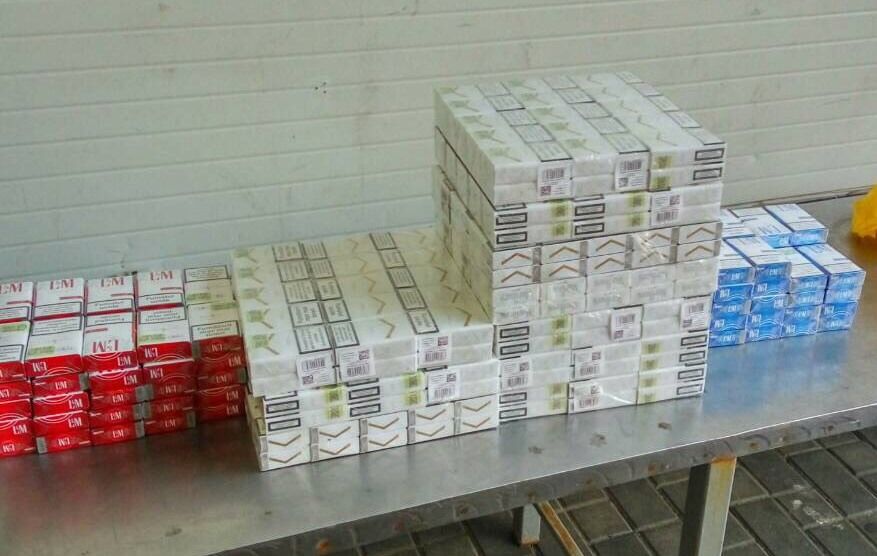 Contrabandă cu țigări la Vama Leușeni și Aeroportul Chișinău