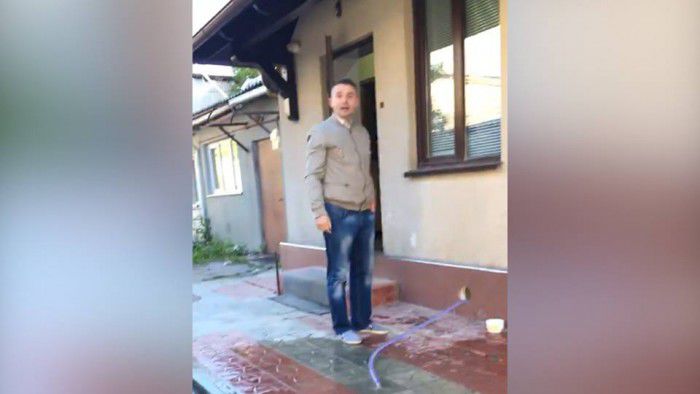 O avocată în drepturile omului, amenințată de vecinul său cu răfuială fizică. 