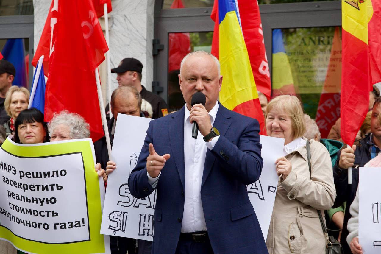 ПСРМ организовала акцию протеста у здания НАРЭ из-за тарифов.