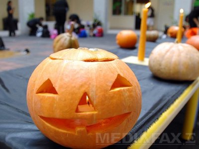 Ce au primit în loc de bomboane copiii dintr-un oraş britanic care colindau de Halloween (Imagine: AFP/ Mediafax Foto)
