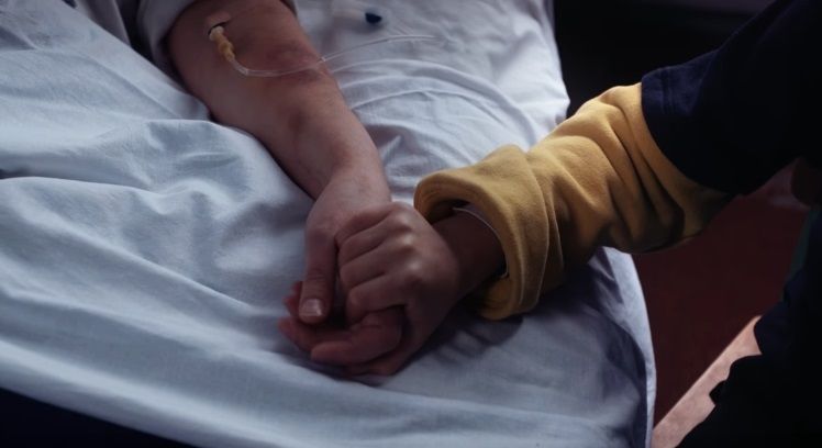 Социальный ролик призывает женщин не терпеть насилие в семье «ради детей».