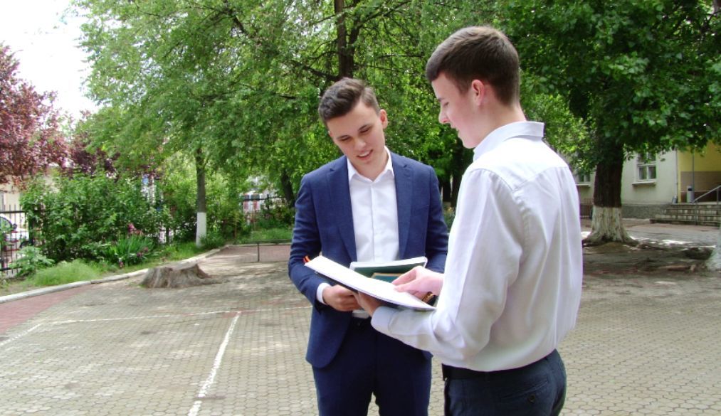 Почти 100 бельцких выпускников получили десятки по БАКу «автоматом».