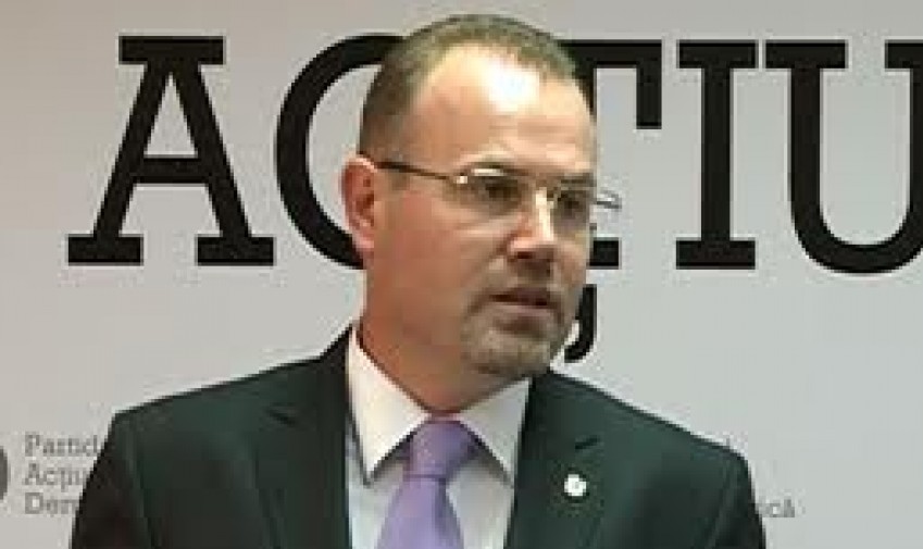 Acesta a adăugat că noul minister nu-şi va începe activitatea în scurt timp, chiar dacă iniţiativa va fi susţinută