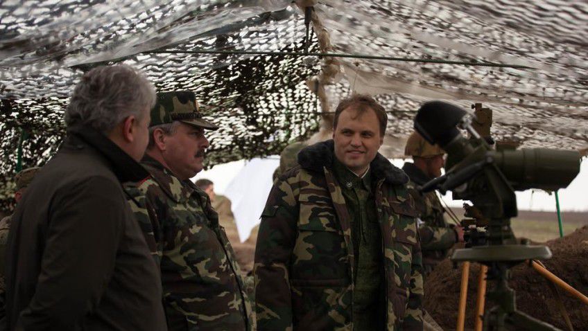 Militare au participat circa 400 de militari şi peste 30 de unităţi de tehnică militară. Foto: moldova24.info