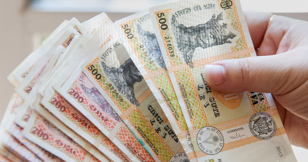 Moldovenii au luat mai puține credite în aprilie: Dobânzile au crescut.