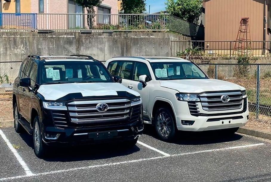 Появились фотографии салона нового Toyota Land Cruiser.