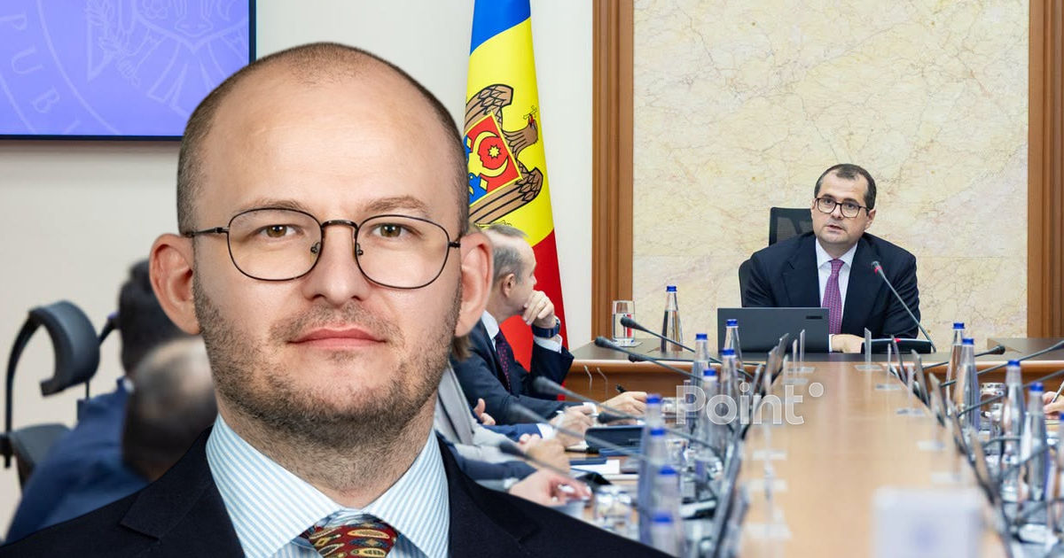 Пробывший министром два дня Раду Мустяцэ возглавил AIPA: назначение приветствовал Тофан.