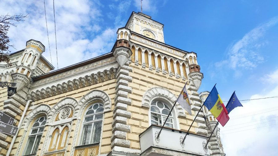 La Chișinău vor fi înlocuiți pretorul sectorului Rîșcani și directorul interimar al Pieței Centrale.