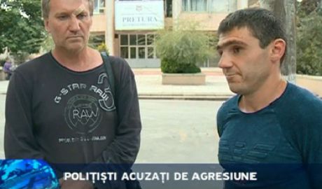 Работодатель мужчин также утверждает, что их избили в полицейском участке.