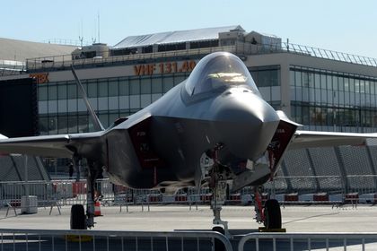 Конгресс США запретил поставку истребителей F-35 в Турцию из-за закупок Анкарой российских зенитных ракетных комплексов C-400. 
