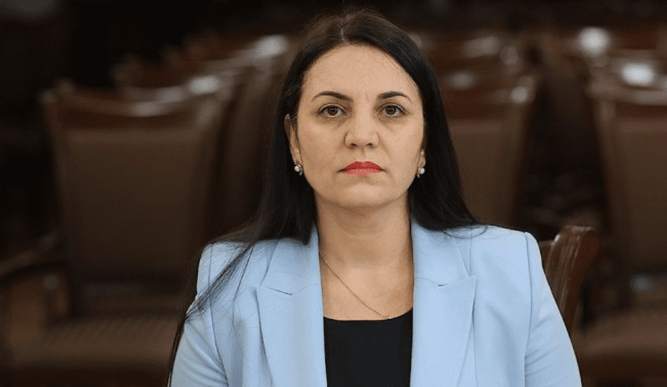 Судья Оксана Парфени прошла внешнюю оценку.