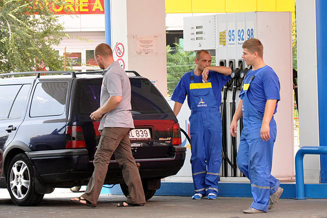 Молдова сократила в 2012 г. официальный импорт нефтепродуктов на 7,5% - до 578 тыс. т, в том числе бензина- на 17,6% , дизтоплива - на 1,6% и сжиженный газ - на 9,4%.