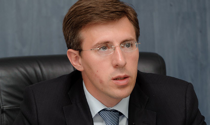 Мэр города продолжает настаивать на повышении стоимости, не взирая на все разумные аргументы против этой инициативы.