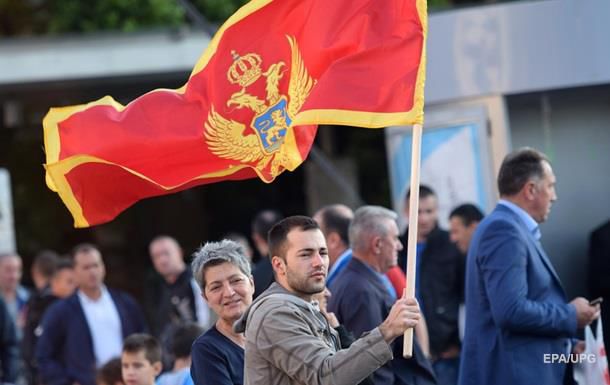Сербский и черногорский языки отделили друг от друга и признали разными языками.