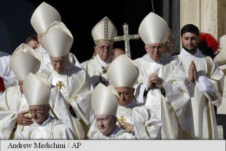 Papa Francisc a proclamat 35 de noi sfinți. 