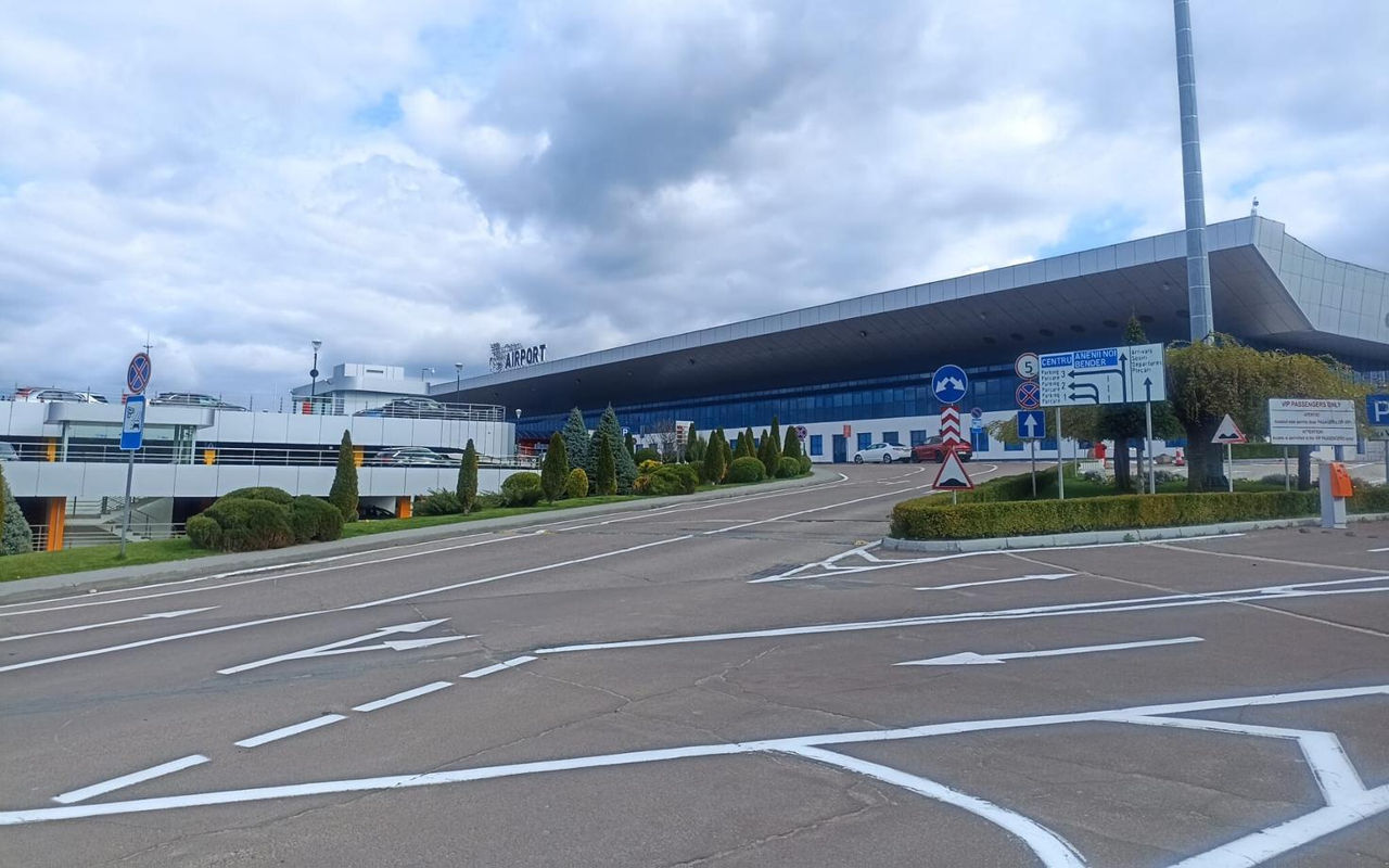 В аэропорту Кишинева начались работы по асфальтированию территории