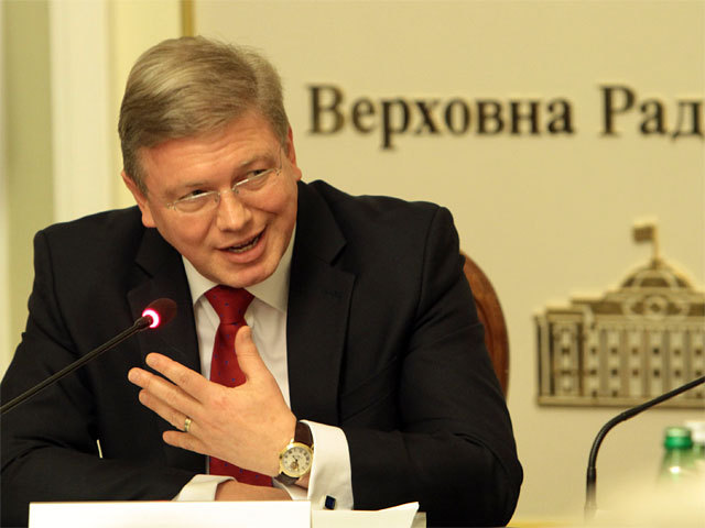 Европейский союз откладывает работу с украинскими властями по Соглашению об ассоциации с Киевом, объявил еврокомиссар по вопросам расширения Штефан Фюле. Фото:  Global Look Press