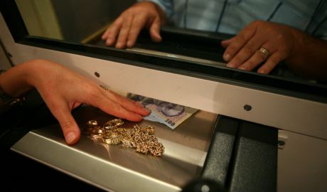 Nereguli la o casă de amanet din capitală: Informaţii eronate şi incomplete în chitanţe.  Foto: stiri.rol.ro