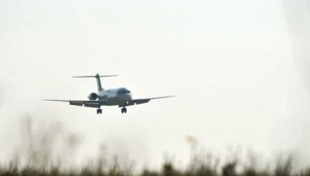 Mai mult, miliția pro-rusă împiedică jurnaliștii să vorbească despre această situație cu angajații aeroportului.
