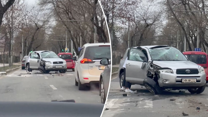 В Кишиневе произошло ДТП: столкнулись два автомобиля. 