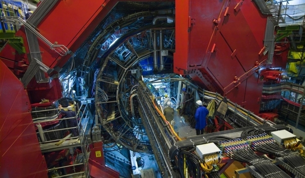 Cercetătorii estimează că temperatura acestei „supe subatomice” atinge un nivel nemaipomenit pe Terra, de 5,5 trilioane de grade Celsius.