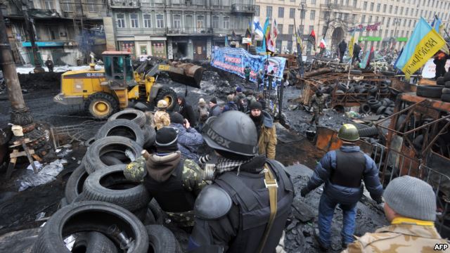 Между митингующими и правоохранителями начались первые столкновения. Фото: svoboda.org