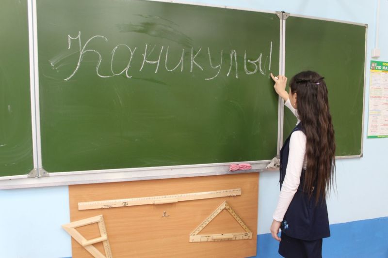 25 декабря у учащихся начальных, гимназических и лицейских классов начинаются зимние каникулы.