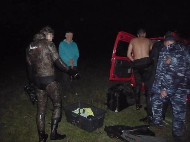 Doi braconieri de la Florești au căzut în plasa inspectorilor piscicoli. Foto: Serviciul Piscicol