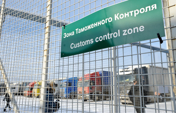 Турецкие продовольственные грузы скапливаются на таможне.