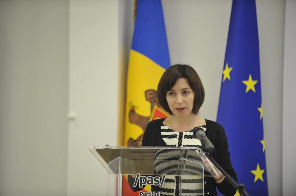 Maia Sandu îi sugerează lui Vlad Plahotniuc că, dacă vrea să fie mai aproape de alegători, atunci să înceapă cu propria persoană și să iasă în stradă ca să audă ce cred oamenii despre el.