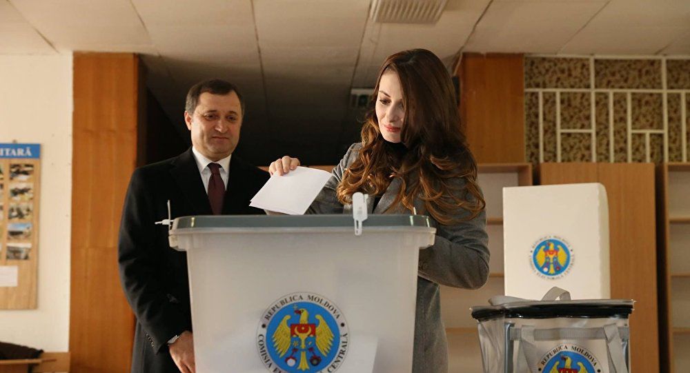 „Asta e viaţa personală a lui Vlad Filat. Se referă doar la dânsul şi la soţia lui”, a declarat Tudor Deliu.