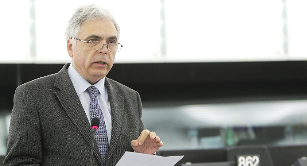 Adrian Severin a menţionat că îşi doreşte ca Moscova să aibă o politică specifică în abordarea relaţiei cu Bucureştiul. Foto: paginaeuropeana.ro