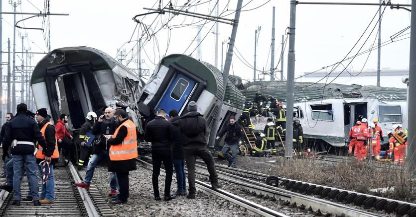 Accident feroviar în Italia: Cel puţin 2 morţi şi 10 răniţi. Foto: mediafax.ro