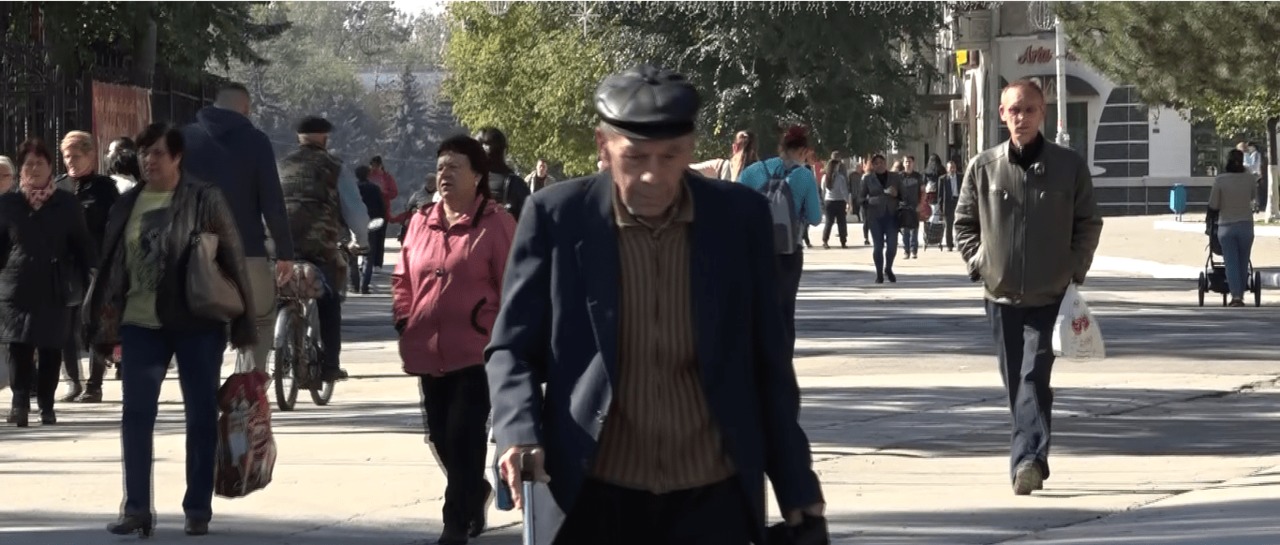 Обращаясь с заявлением в Фонд социальной поддержки населения, пенсионер должен предоставить определенный перечень документов.