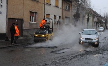 Plombarea gropilor din Chişinău costă 80 de milioane de lei. Foto: tv7.md