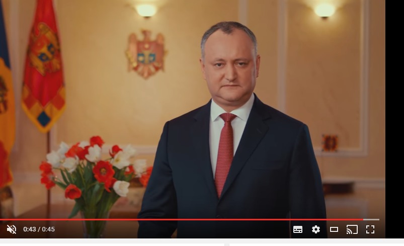 Президент Молдовы поздравил женщин с наступающим 8 Марта.