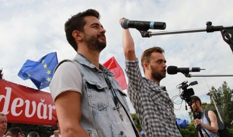 Исполнители Кэтэлин Жосан и Паша Парфений были исключены из списка исполнителей, которые должны выступить на одном из концертов.