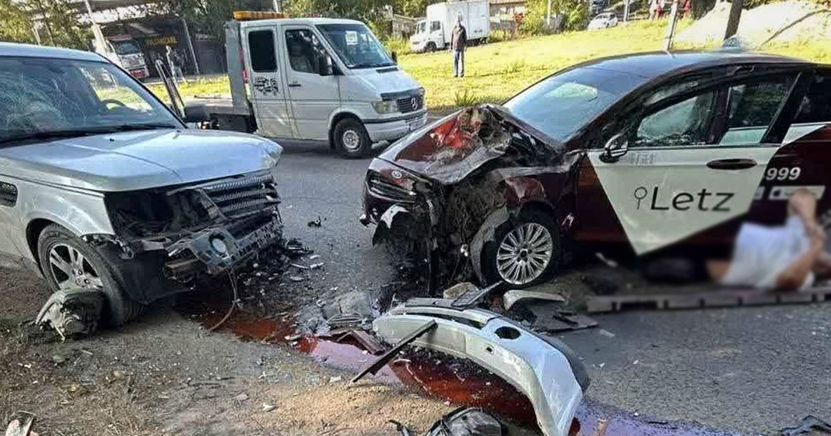 Accident pe șoseaua Muncești: Un șofer și doi pasageri au fost răniți.