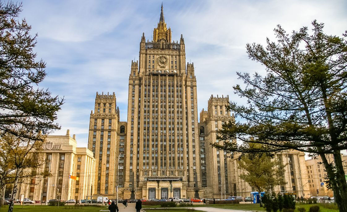 МИД РФ: Москва не отказывается от посредничества в переговорах с Киевом.
