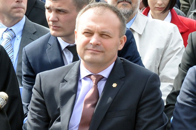 По словам спикера, наличие доверенности не означает факт владения тем или иным бизнесом.