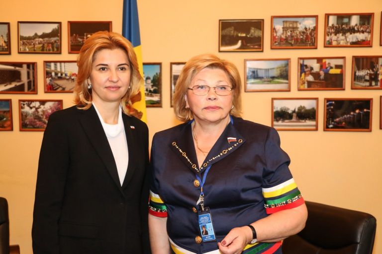 Ирина Влах и Елена Драпеко.