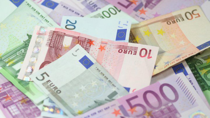 Surpriza vieţii: S-a trezit cu 2000 de miliarde de euro pe cont