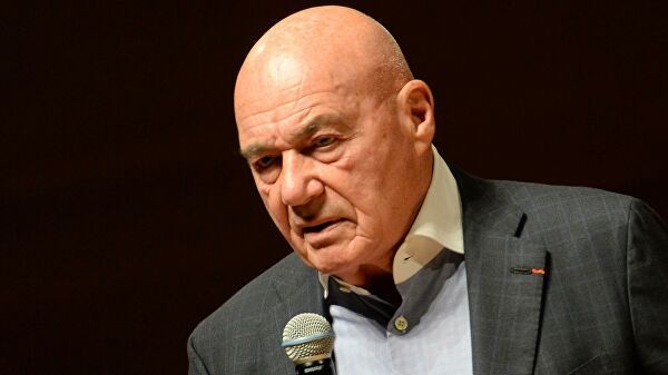Познер отказался отвечать Певцову на обвинение в предательстве.