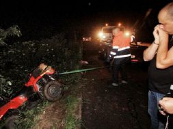 În urma impactului cu pământul una dintre ele a murit pe loc, iar alta a juns la spital cu traume serioase. 