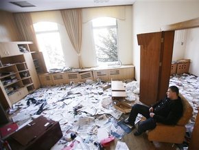 Во время беспорядков в Кишиневе сгорела Декларация независимости Молдовы.