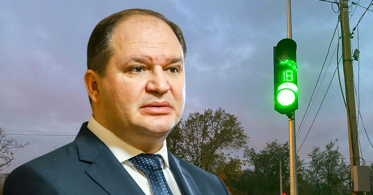 Чебан: Многие пробки образуются из-за "зеленых коридоров" для чиновников. Коллаж: Point.md