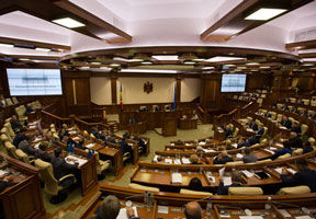 Parlamentul Moldovei va pregăti o declaraţie privind închiderea şcolilor moldoveneşti din sudul Ucrainei.