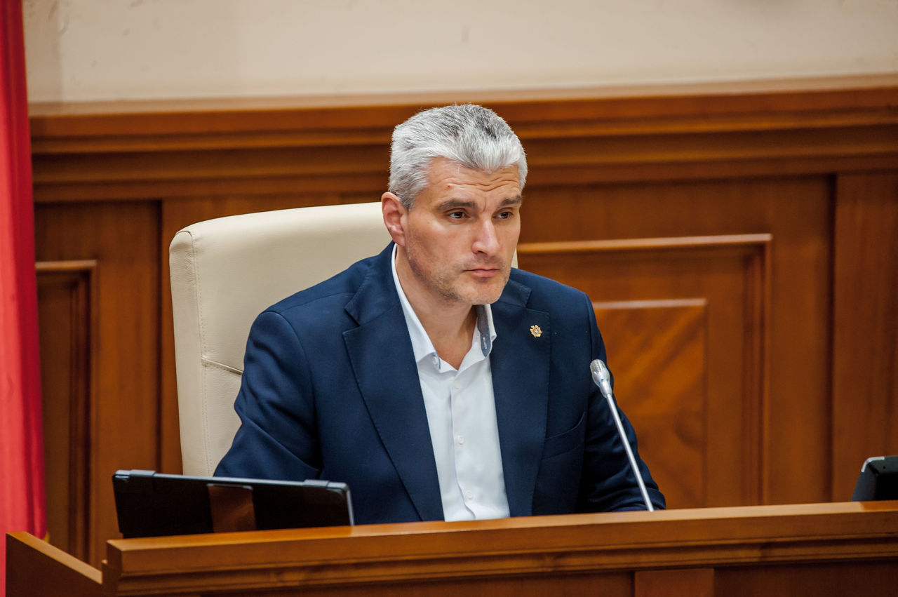 Депутат от блока ACUM Александр Слусарь.