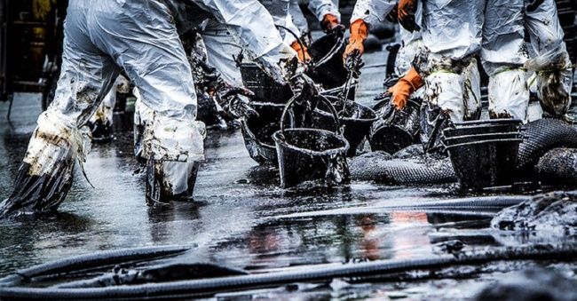 Россия лидирует по объему добычи нефти с января 2017 года. 