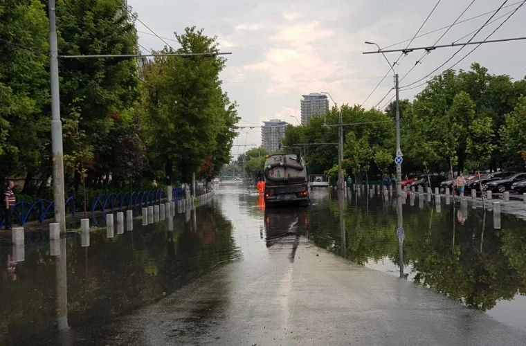 Autoritățile vor aloca peste 11 milioane de lei pentru repararea pagubelor cauzate de ploi.